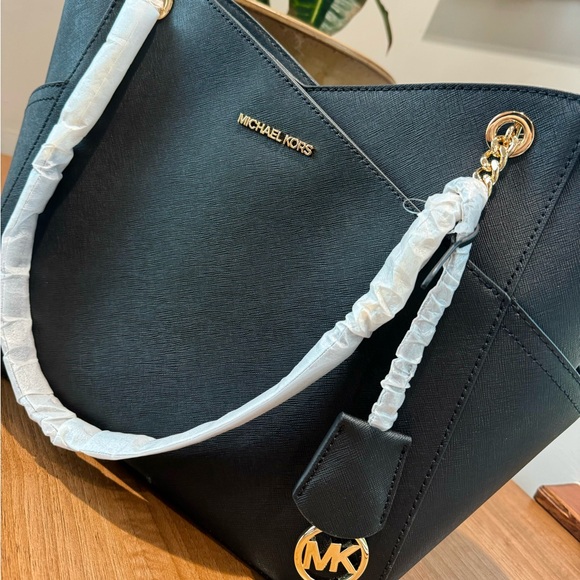 MICHAEL KORS Women’s Jet Set Black Large Saffiano Leather Shoulder Bag NWT - Picture 4 of 7